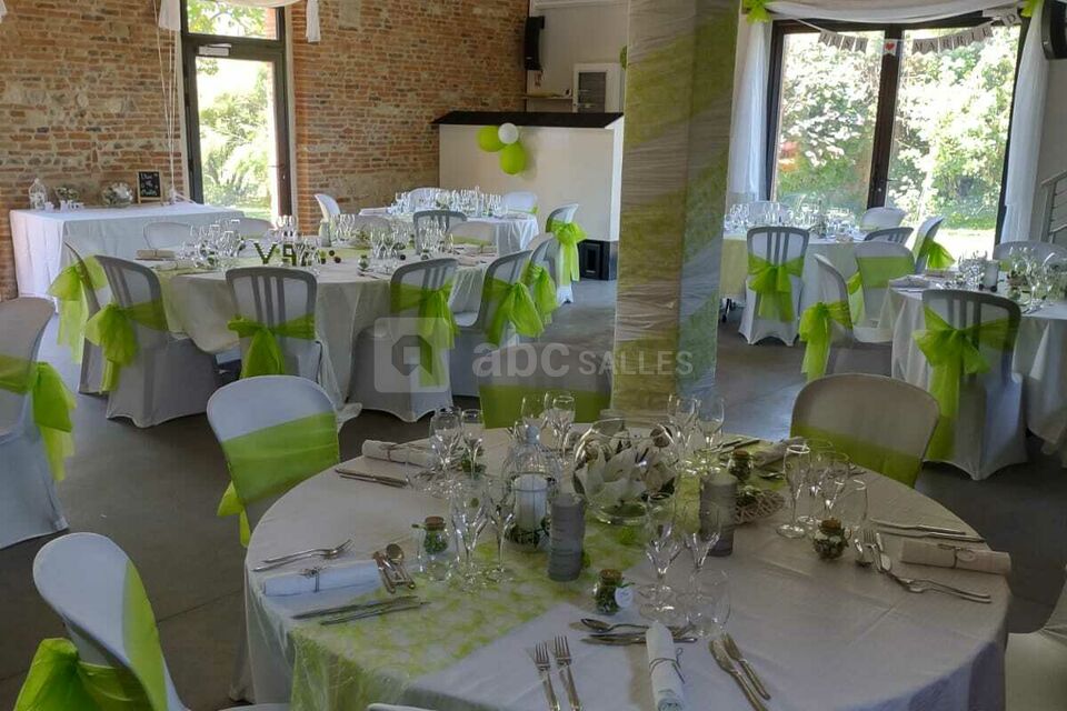 Salle et cabine DJ