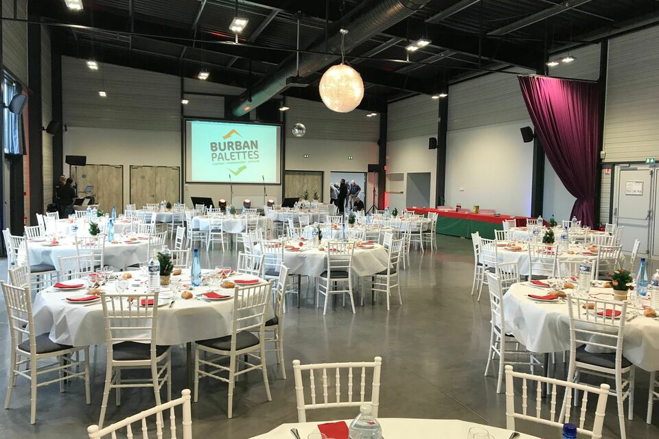 Salle de réception - aménagement table