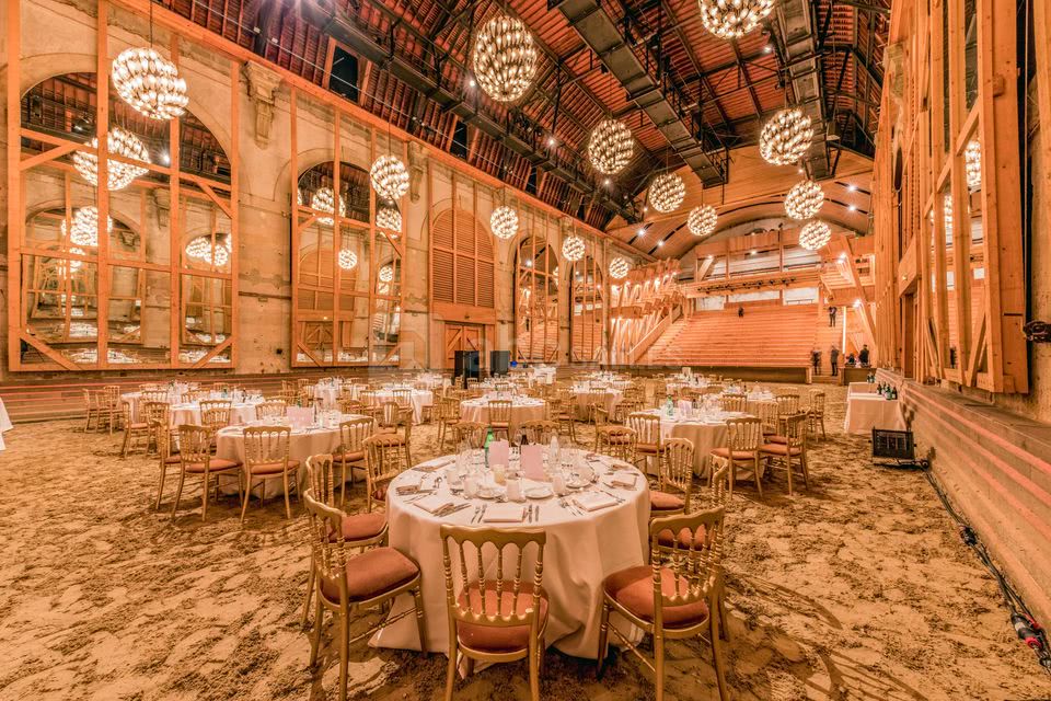 Manège dressé en diner assis