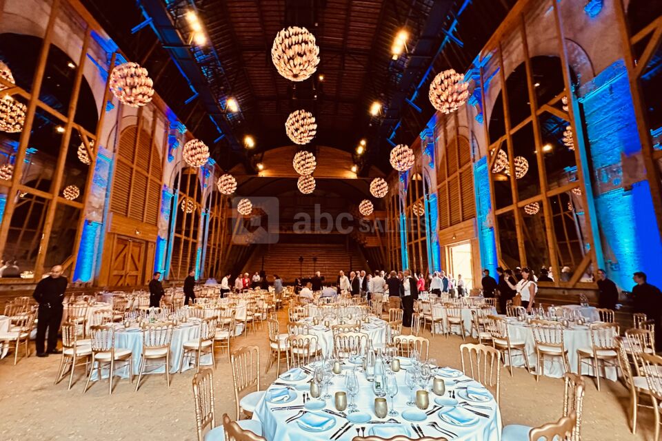 Manège dressé en diner assis