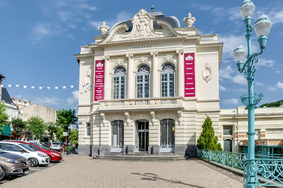 L'entrée du Théâtre