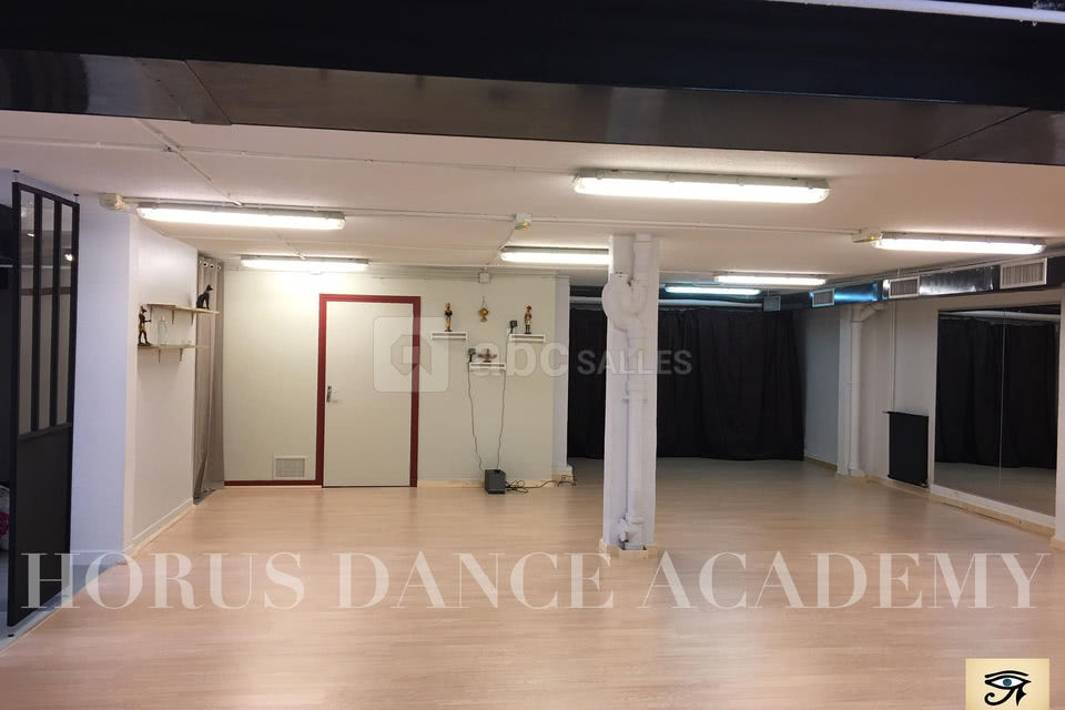 Salle de danse yoga activités physiques et spirituelles