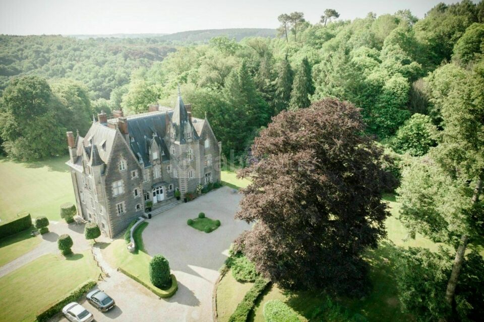 LE CHATEAU