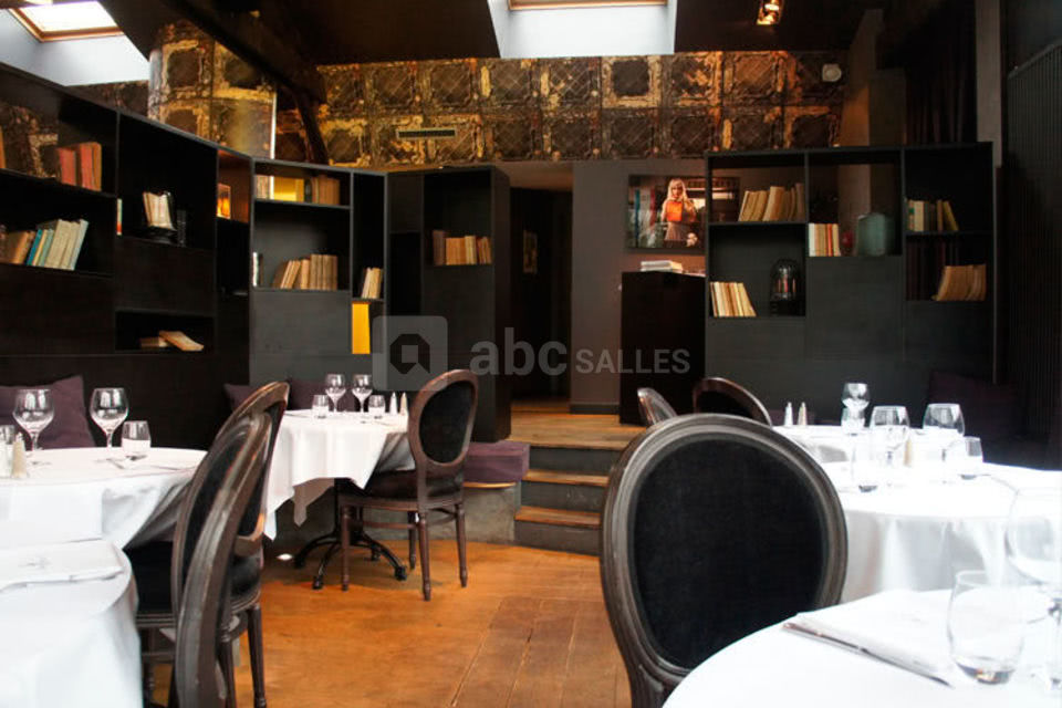 PETIT SALON EN BIBLIOTHEQUE