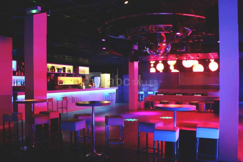 Deluxe Club Laval