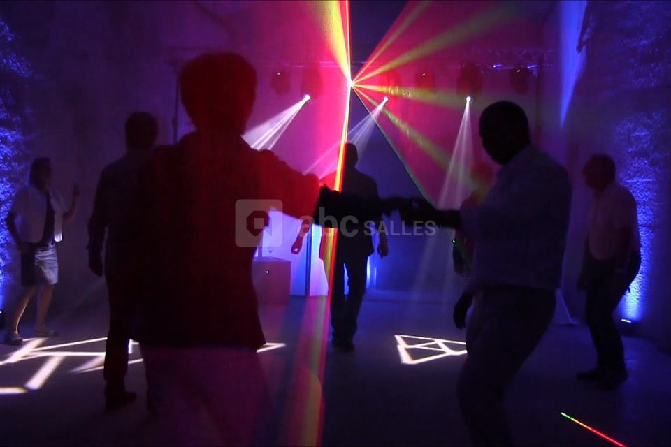 Salle de bal avec lumières