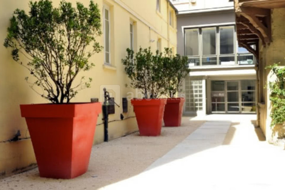 COUR PRIVEE
