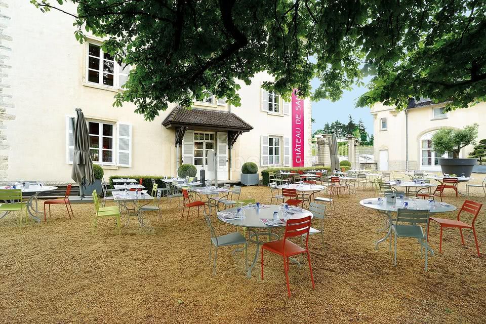 Vue de la terrasse au Marronnier - restaurant Le GRILL DU CHATEAU