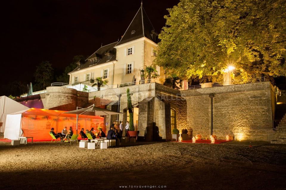 Château de Sans Souci vue des contreforts de nuit