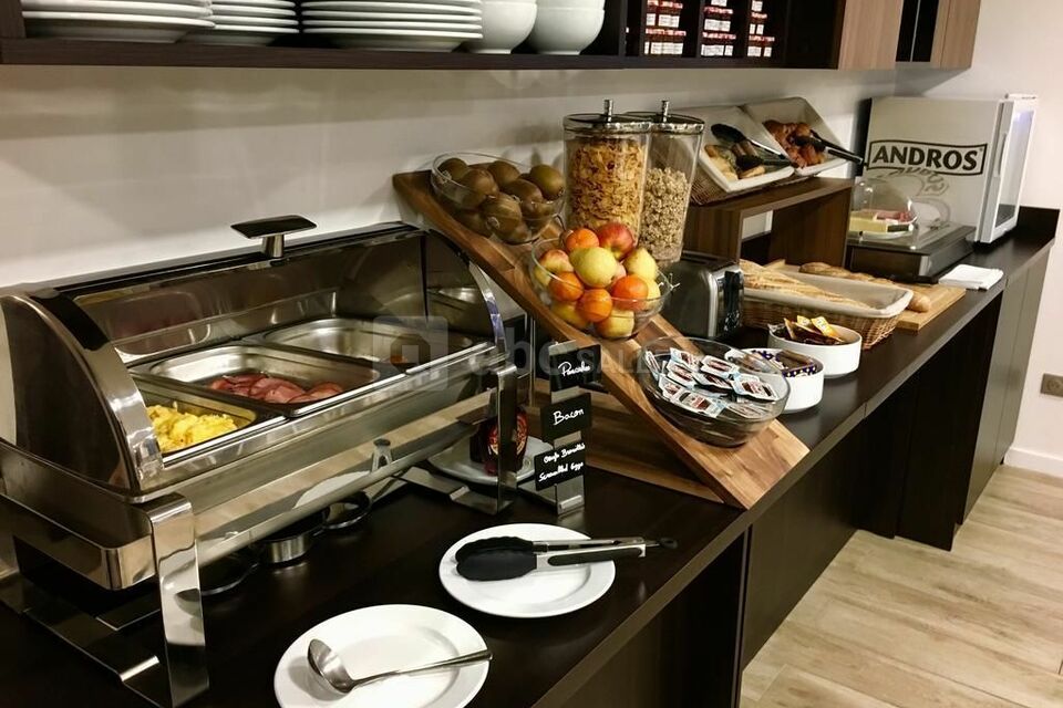 Buffet petit déjeuner du Brit Hotel Martigues