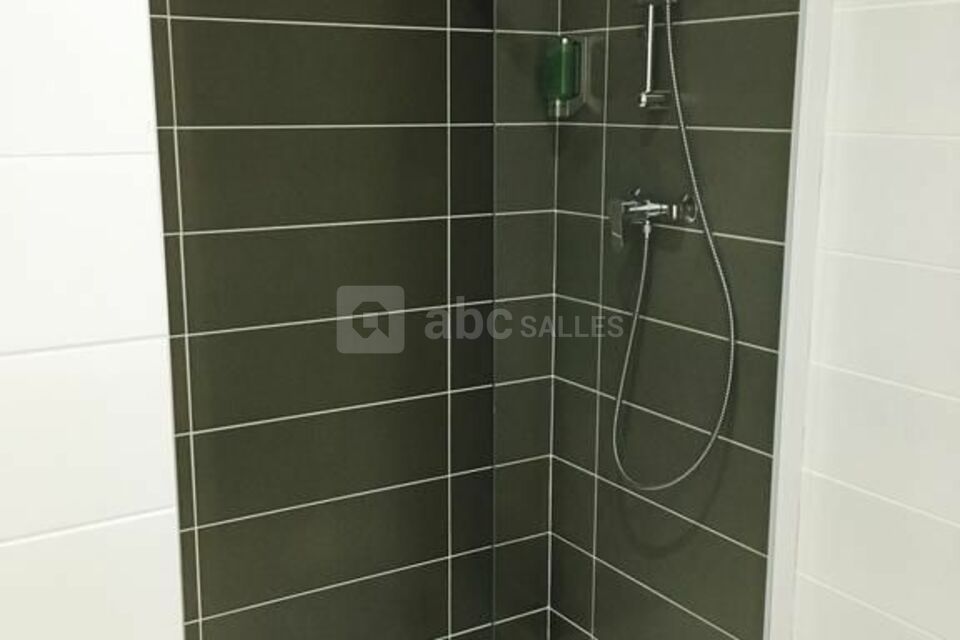 Salle de bain du Brit Hotel Martigues