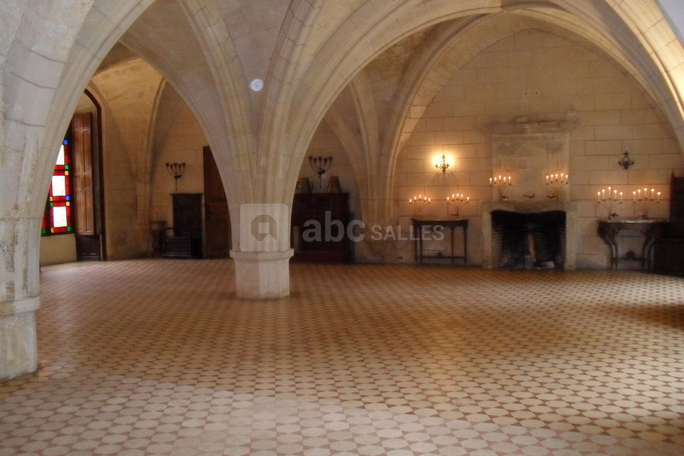 Cellier des moines vide pour 180 invités.