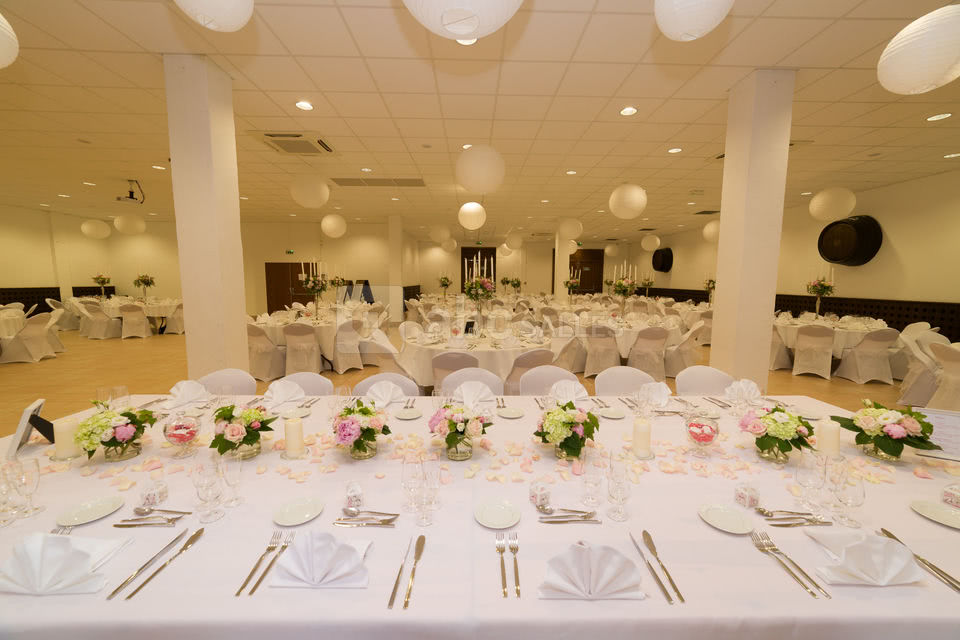 Disposition à 220 personnes