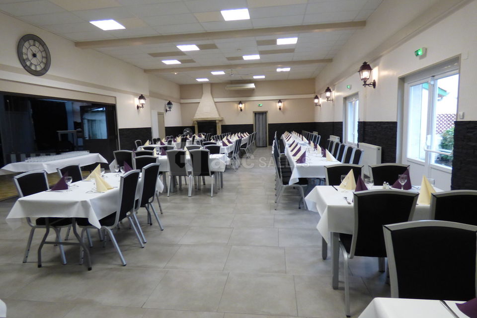 Grande salle 150 personnes assises