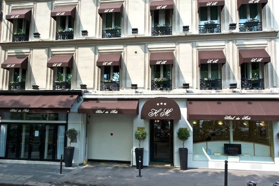 Facade (salle de réunion- parking- hotel)