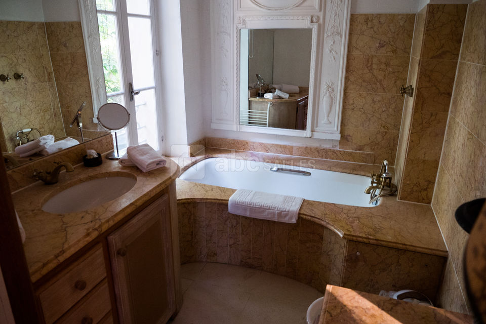 Le Château de Nans - Salle de bain de la Suite Nuptiale