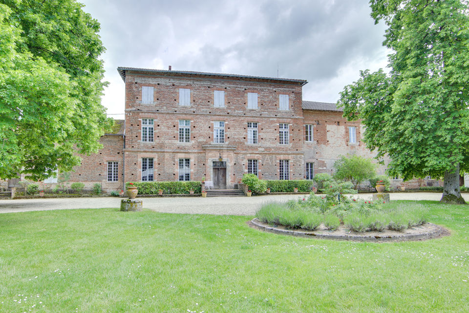 Château Lastours