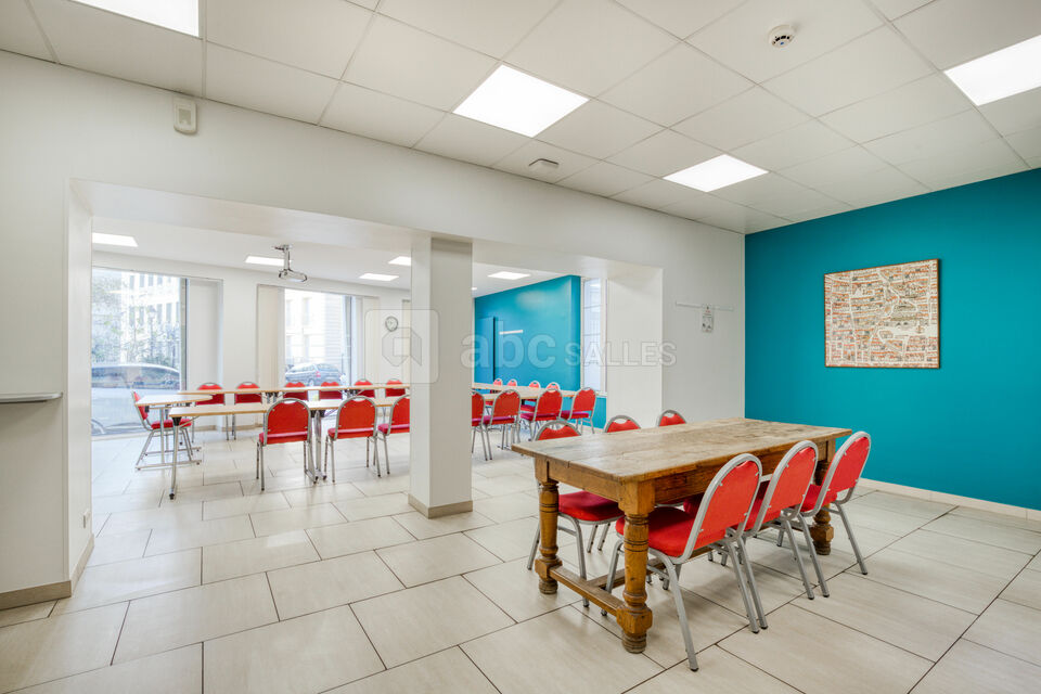 Accueil de la salle avec possibilité d'atelier en petits groupes