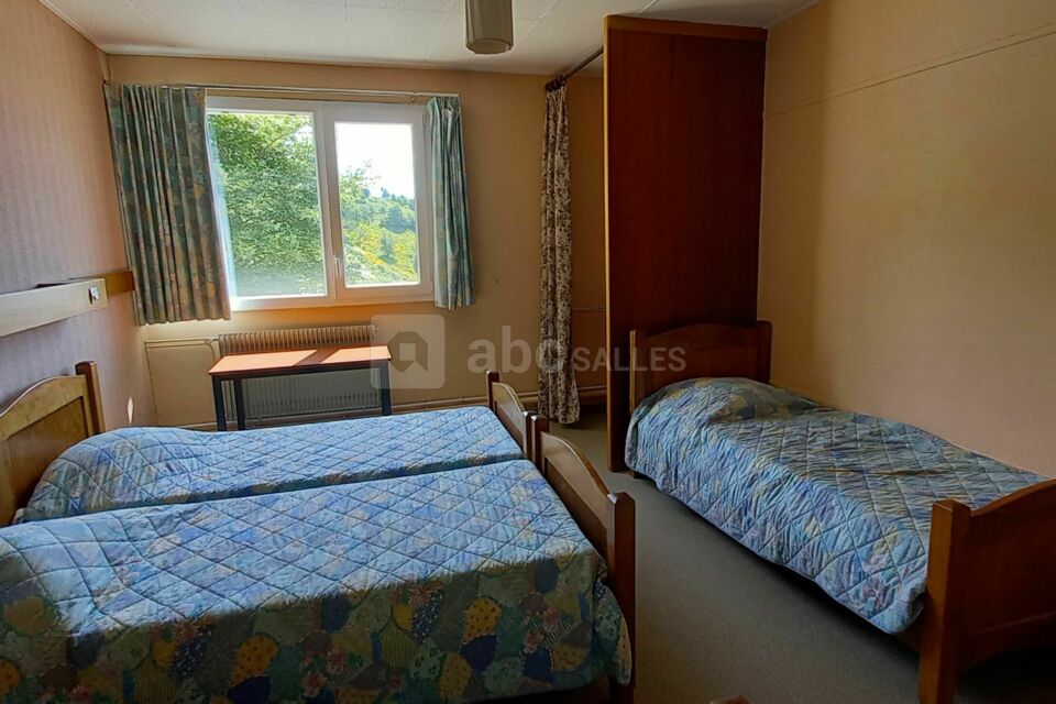 30 chambres de 2,3 ou 4 lits individuels