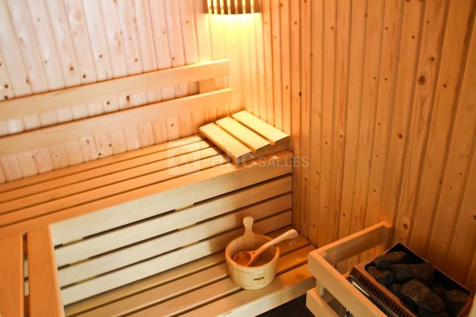 Les Bains Romains