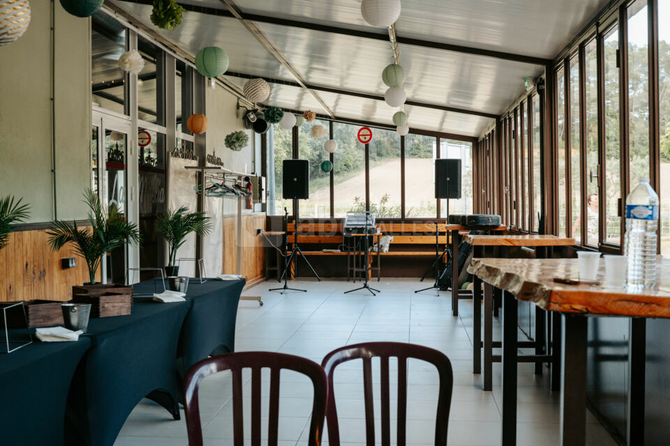 Verrière attenante a la salle