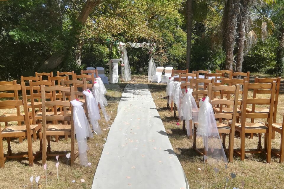 Cérémonie laïque dans le parc