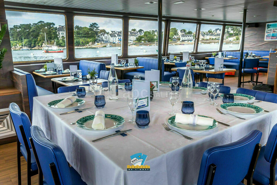 Tablée à bord du bateau restaurant Bénodet