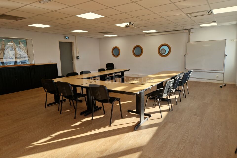 Petit U en salle de conseil