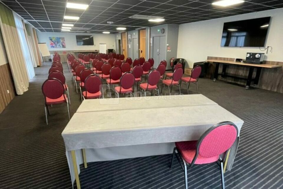 Notre salle de 140m² en format théatre
