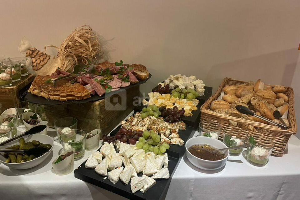 Un buffet pour un repas de groupe