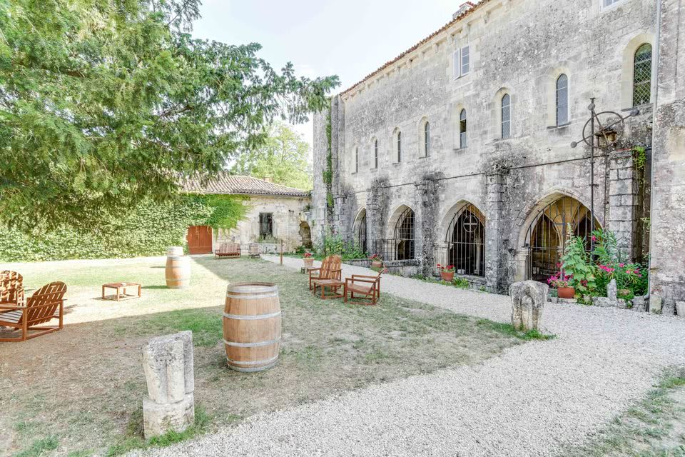 Vue sur la salle capitulaire du cloître