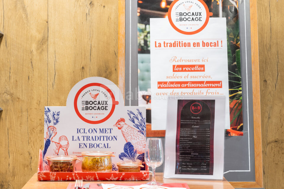 Restauration en bocaux disponible à l'hôtel