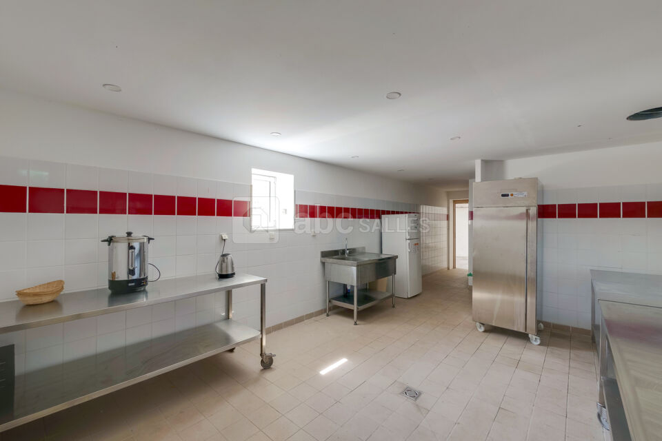 Salle de préparation cuisine / salle de réception