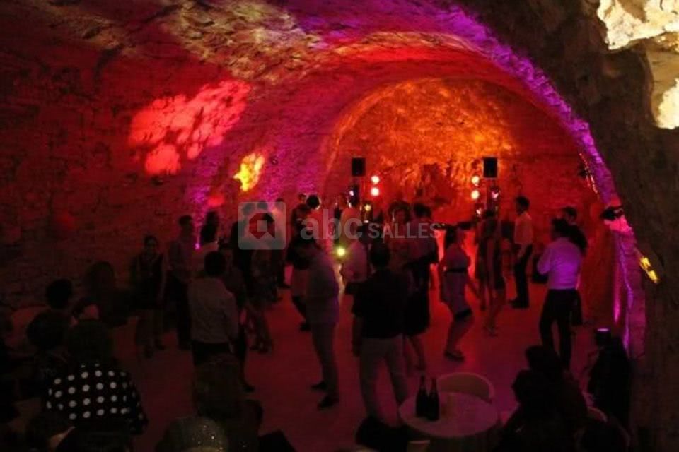 Dancefloor dans la cave voûtée