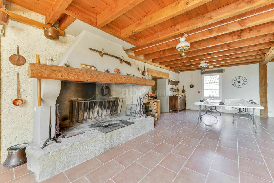 Salle d'auberge de 70 m²