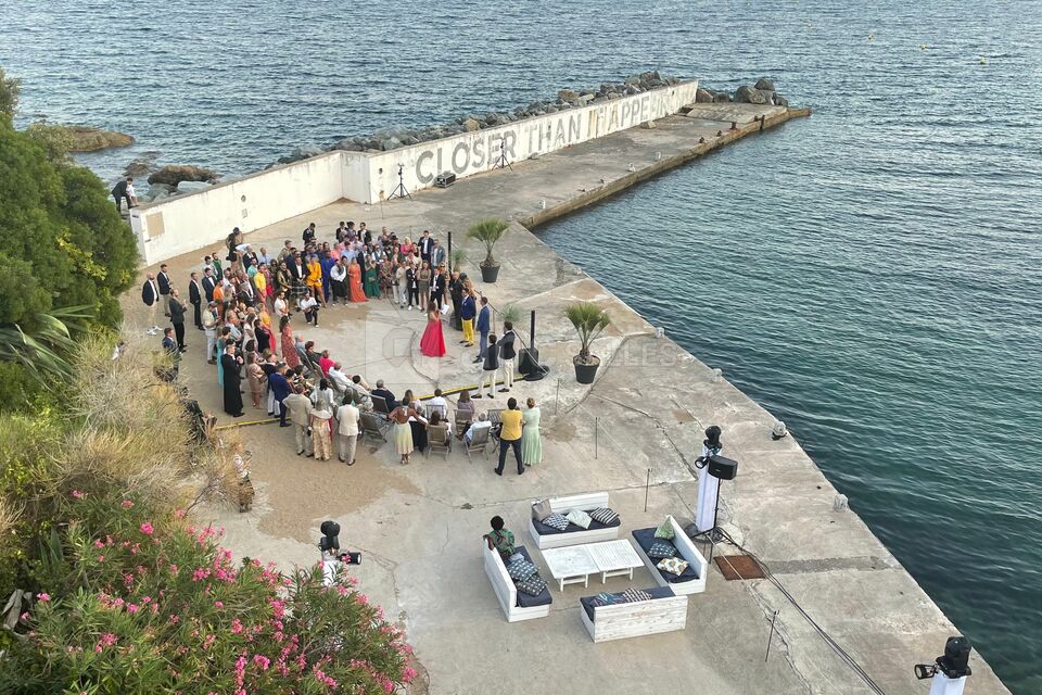 Cérémonie sur le port