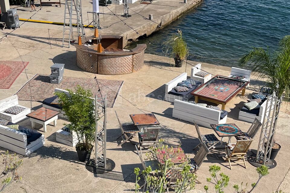 Bar-Lounge sur le port privé