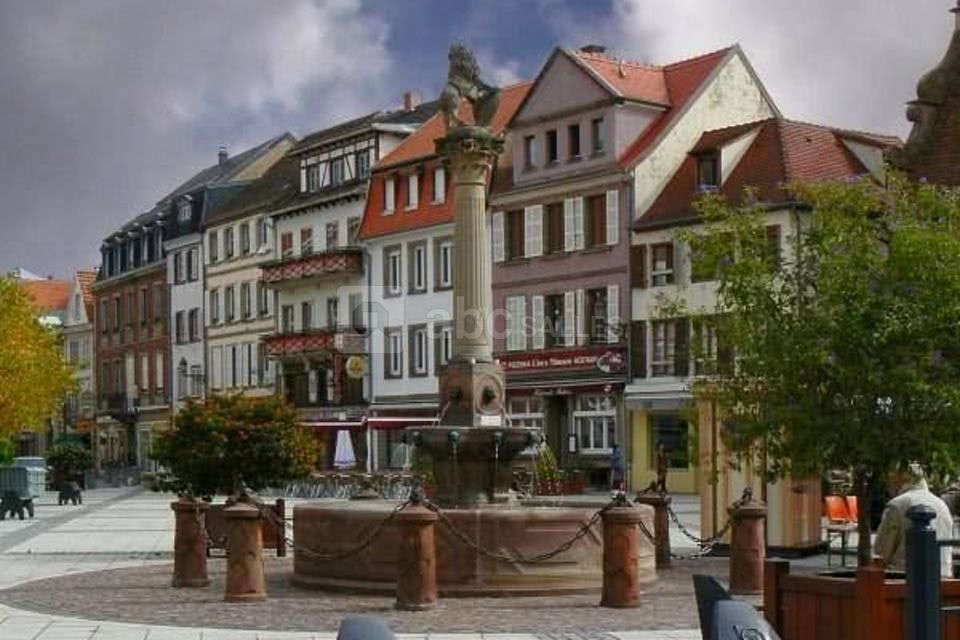 Fontaine de la place de l'hôtel de ville de molsheim