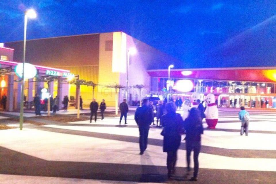 La place de la zone de loisirs de nuit