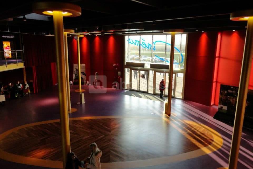 Espace lounge avec terrasse privatisable (salle polyvalente)