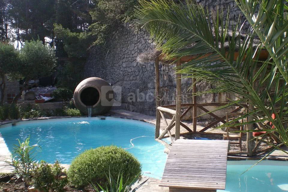 Les abords de la salle folies