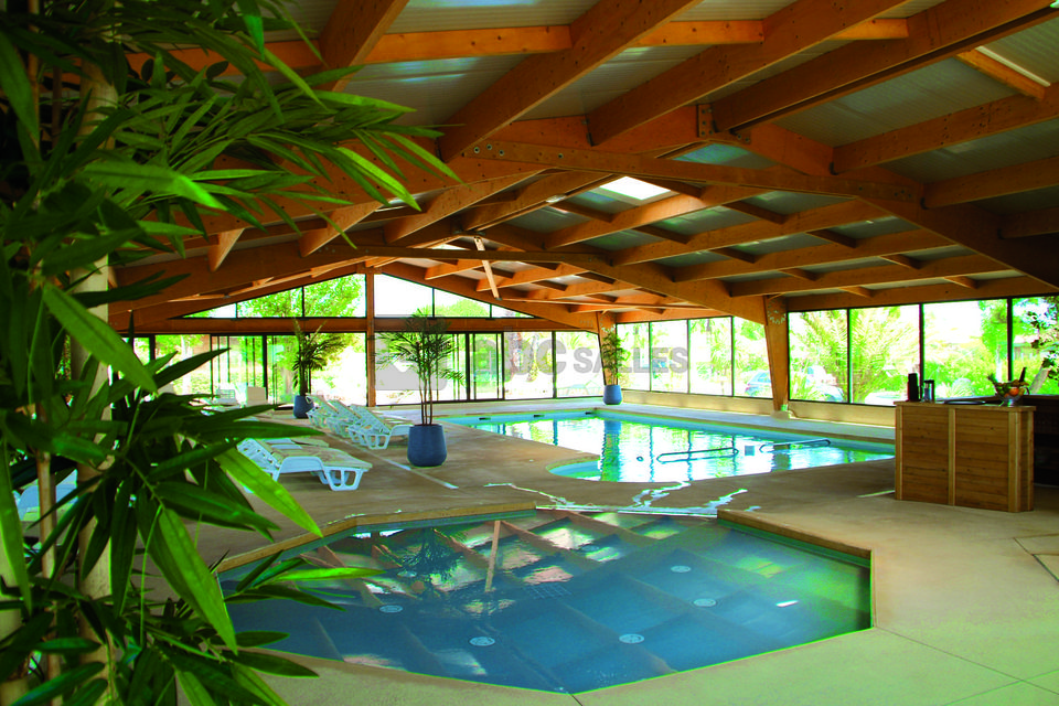 Piscine couverte chauffée, la Tropicale