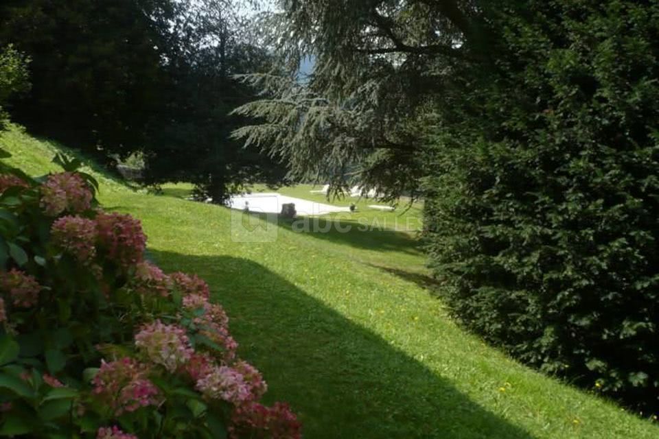Descente vers la piscine