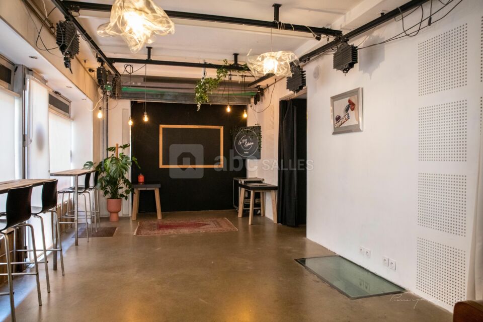 Salle de réception / réunion / conférence - équipée VP écran tableaux
