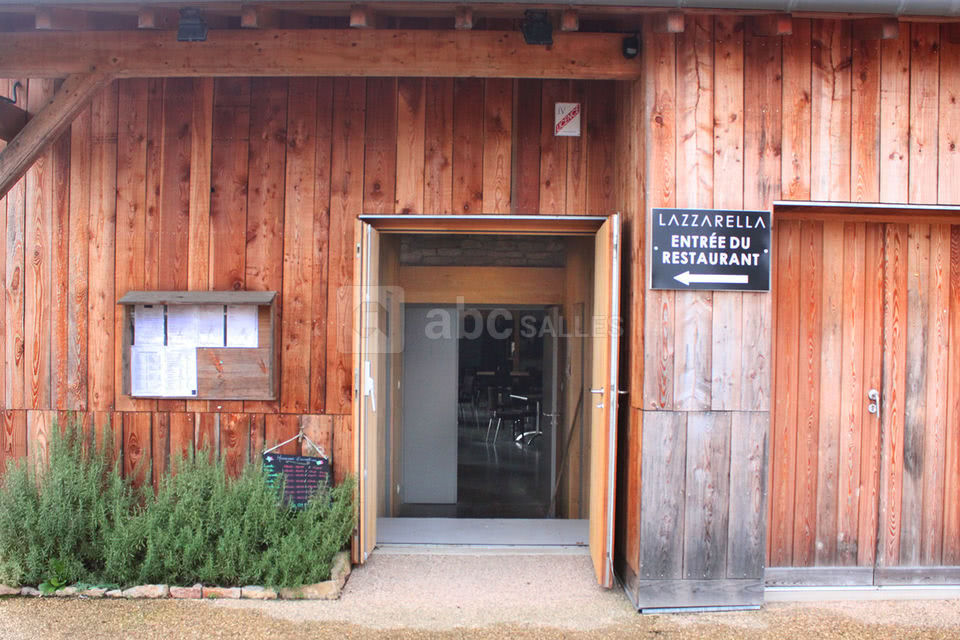 Une des entrées de la salle