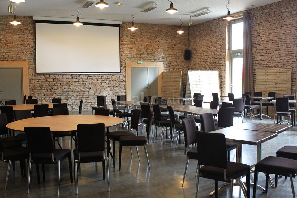 Intérieur de la salle côté écran