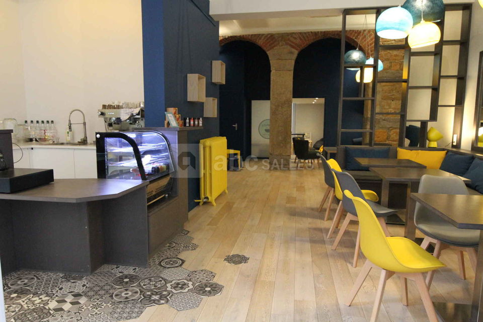 Le Tout Petit Café