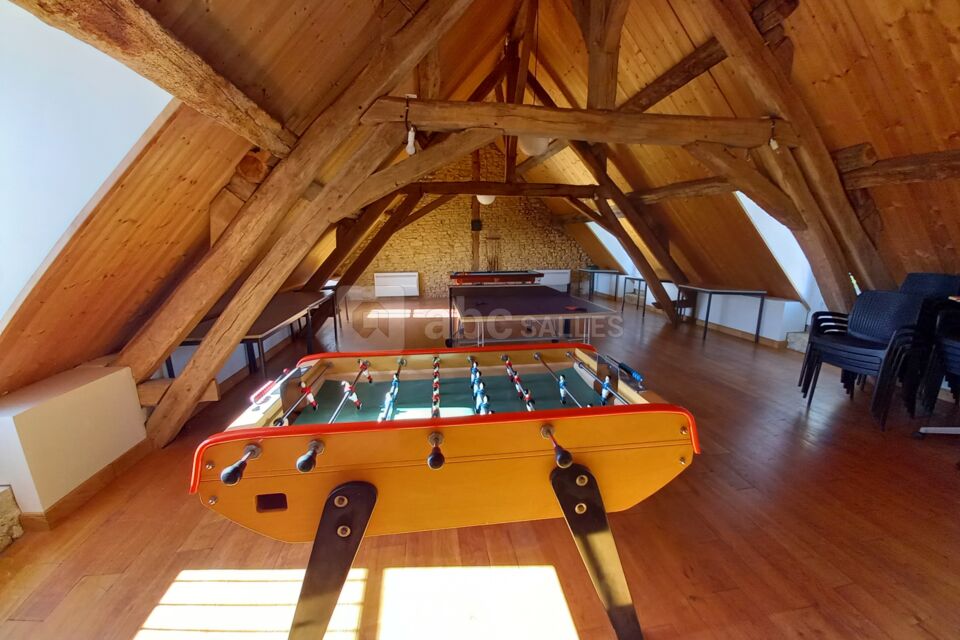 Salle de jeux (babyfoot-billard-ping-pong) 70m² au sol