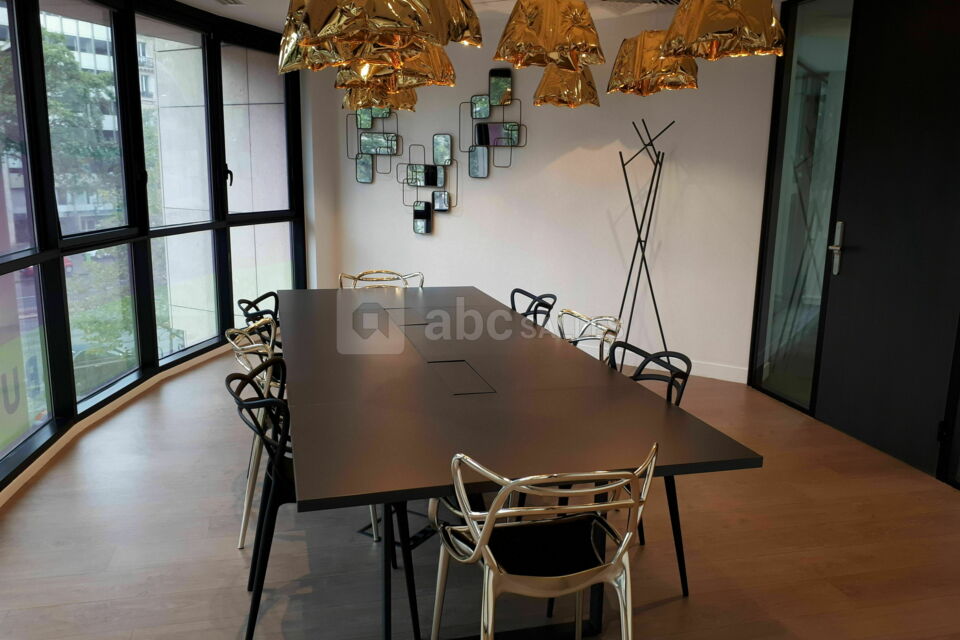 Salle de réunion ( 8 Pers) " BLING BLING " au 88 Avenue Charles De Gaulle Neuilly sur Seine