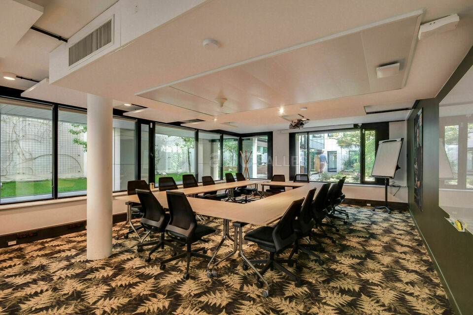 Salle de réunion ( 19 Pers) " JAMES " au 92 Avenue Charles De Gaulle Neuilly sur Seine